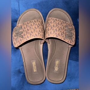 Michael Kors Wade Slides Adjust Closure Brown